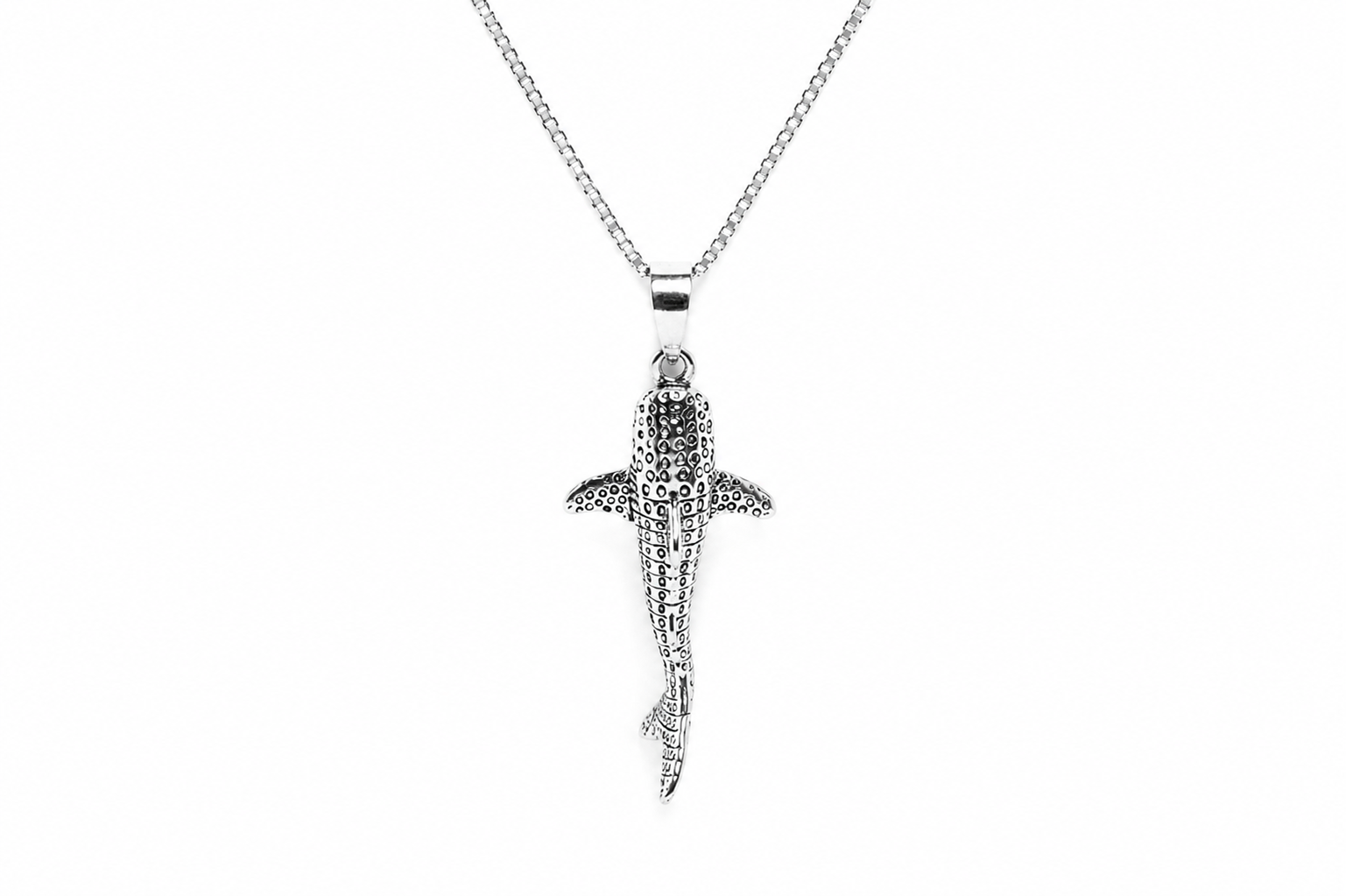 Whale Shark Necklace in Sterling Silver 925 | Ocean Animal Pendant | Handmade Minimal Marine Jewelry | Gift for Ocean Lovers - immagine 2
