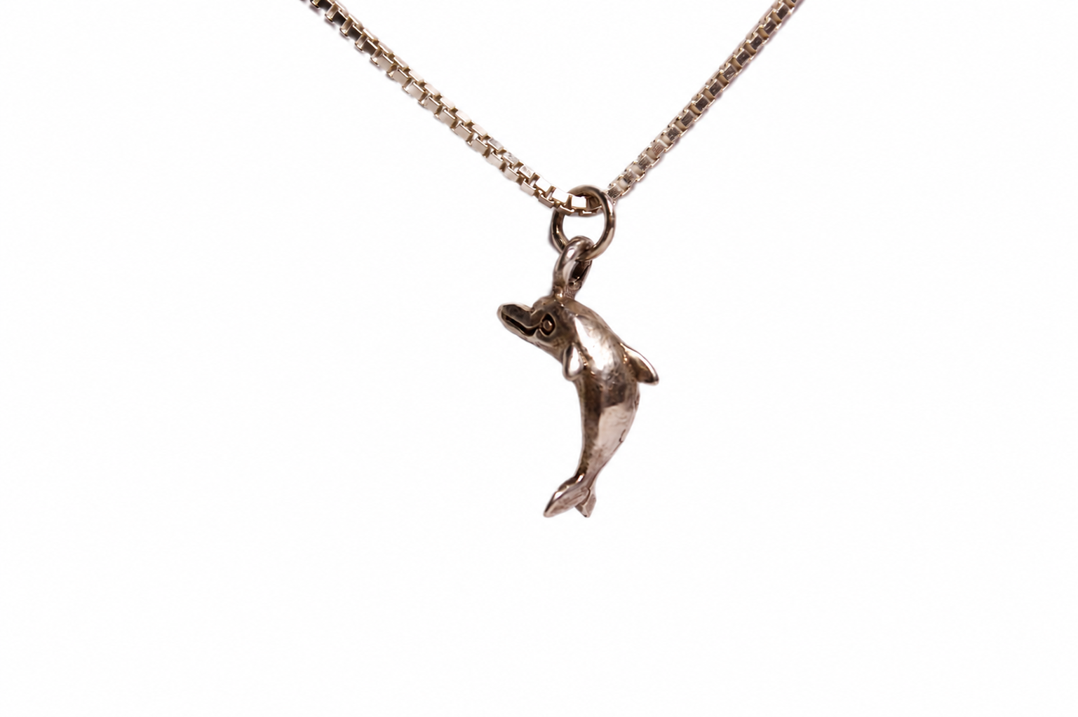 Dolphin Necklace in Sterling Silver 925 | Handmade Dolphin Pendant | Ocean Jewelry | Minimal Marine Necklace | Gift for Sea Lovers - immagine 3