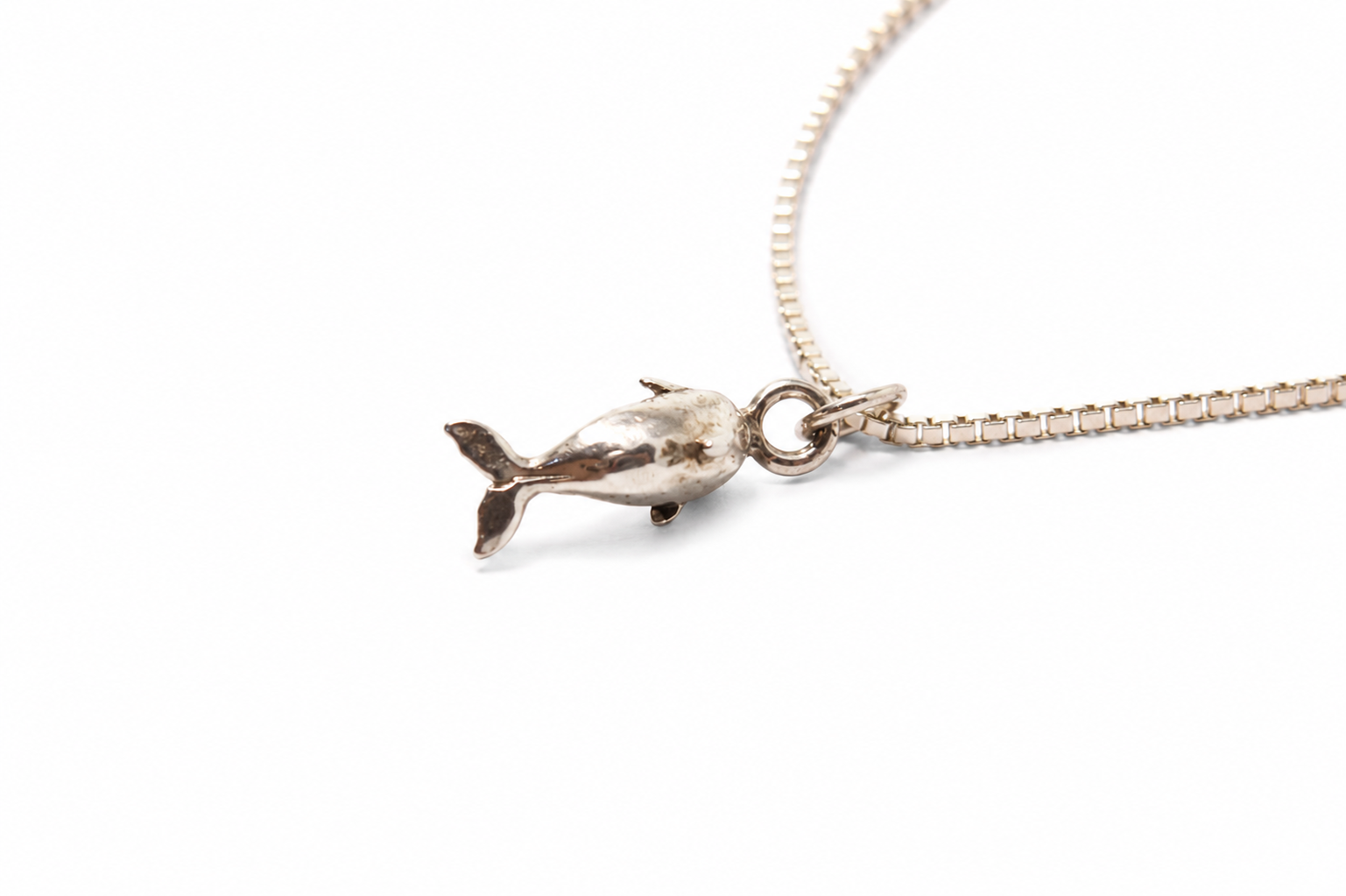 Dolphin Necklace in Sterling Silver 925 | Handmade Dolphin Pendant | Ocean Jewelry | Minimal Marine Necklace | Gift for Sea Lovers - immagine 5