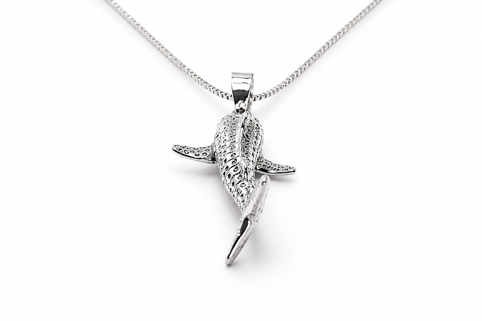 Whale Shark Necklace in Sterling Silver 925 | Ocean Animal Pendant | Handmade Minimal Marine Jewelry | Gift for Ocean Lovers - immagine 5