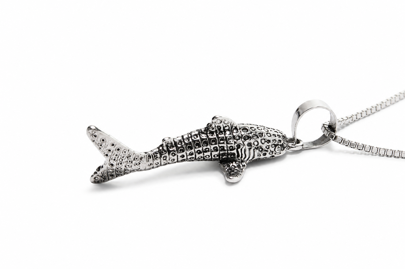 Whale Shark Necklace in Sterling Silver 925 | Ocean Animal Pendant | Handmade Minimal Marine Jewelry | Gift for Ocean Lovers - immagine 7