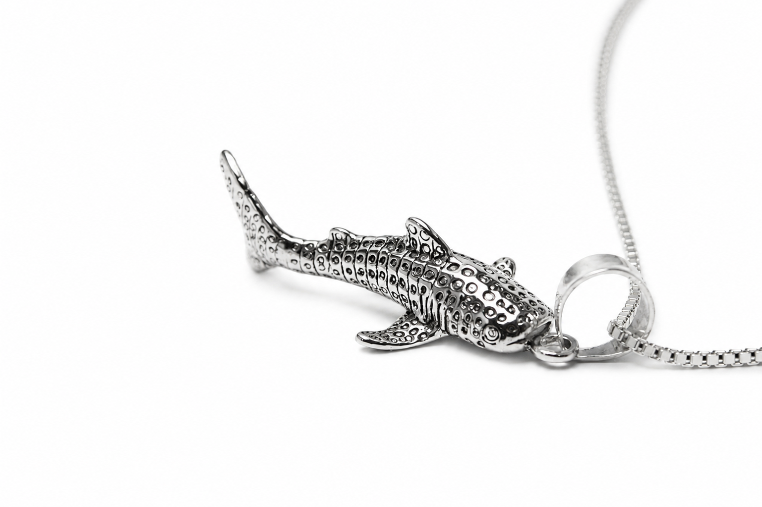 Whale Shark Necklace in Sterling Silver 925 | Ocean Animal Pendant | Handmade Minimal Marine Jewelry | Gift for Ocean Lovers - immagine 8