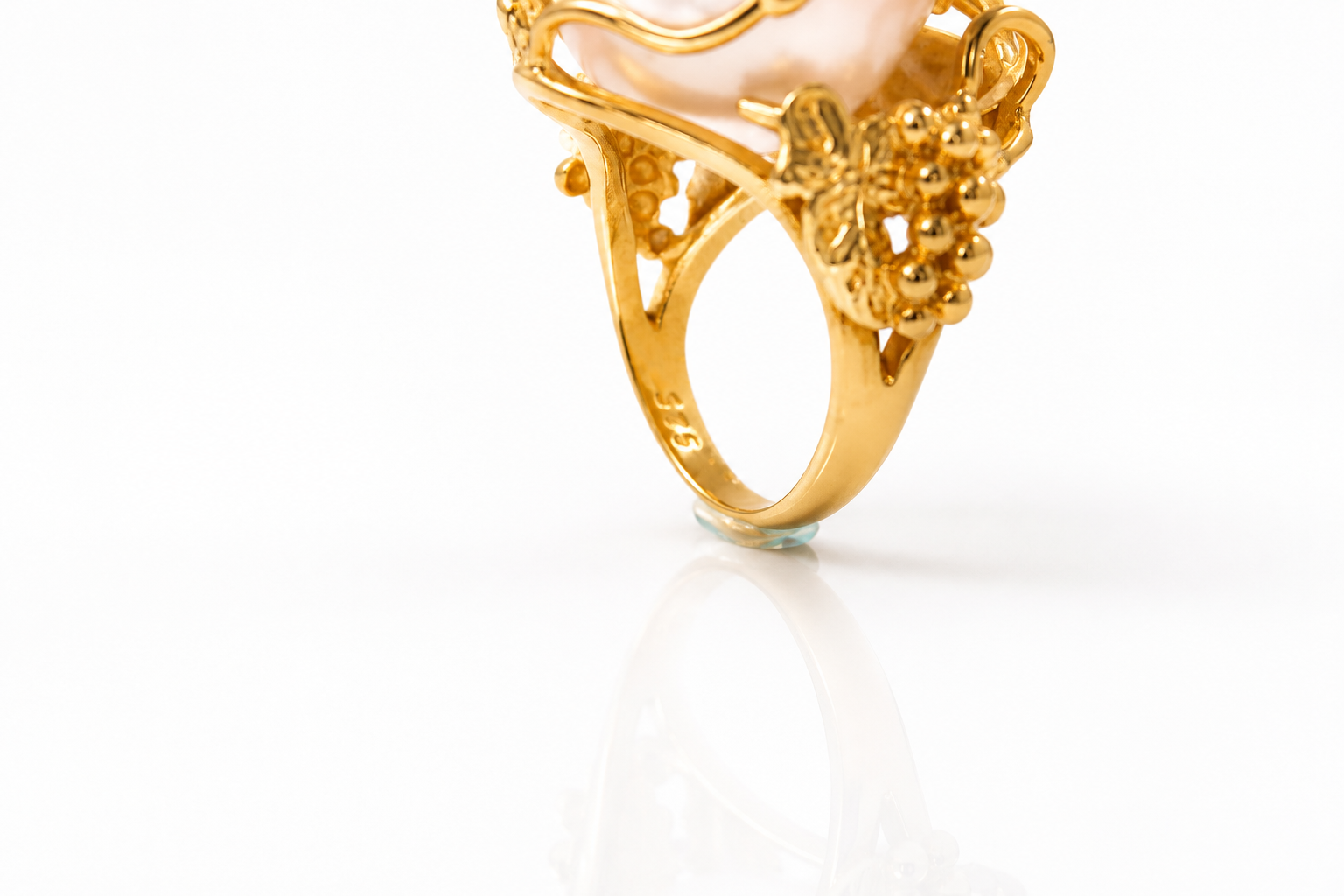 Aurelia Baroque Pearl Ring in 18K Gold Plated Sterling Silver | Handmade Statement Pearl Ring | Artisan Jewelry - immagine 4
