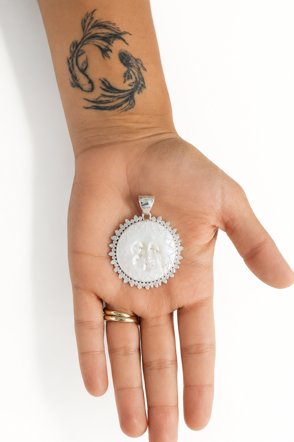 Mother of Pearl Sun Pendant | 925 Sterling Silver Celestial Necklace Charm | Handmade Bali Jewelry | 3.5 cm - immagine 7