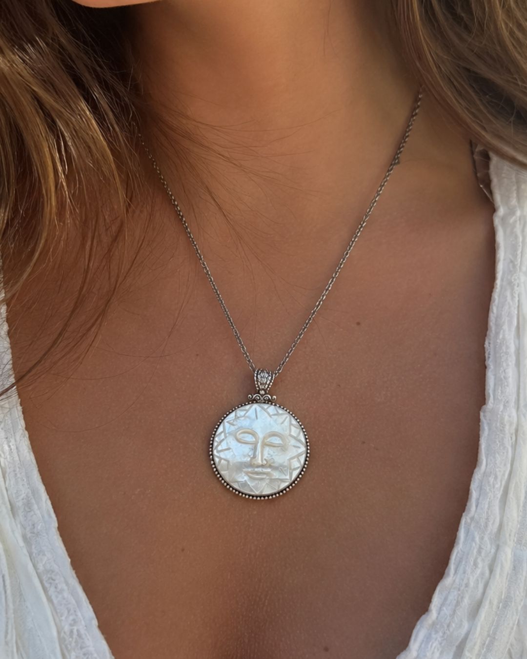 Large Mother of Pearl Sun Pendant – 925 Sterling Silver Statement Necklace Charm – Handmade Bali Celestial Jewelry – 5 cm - immagine 8
