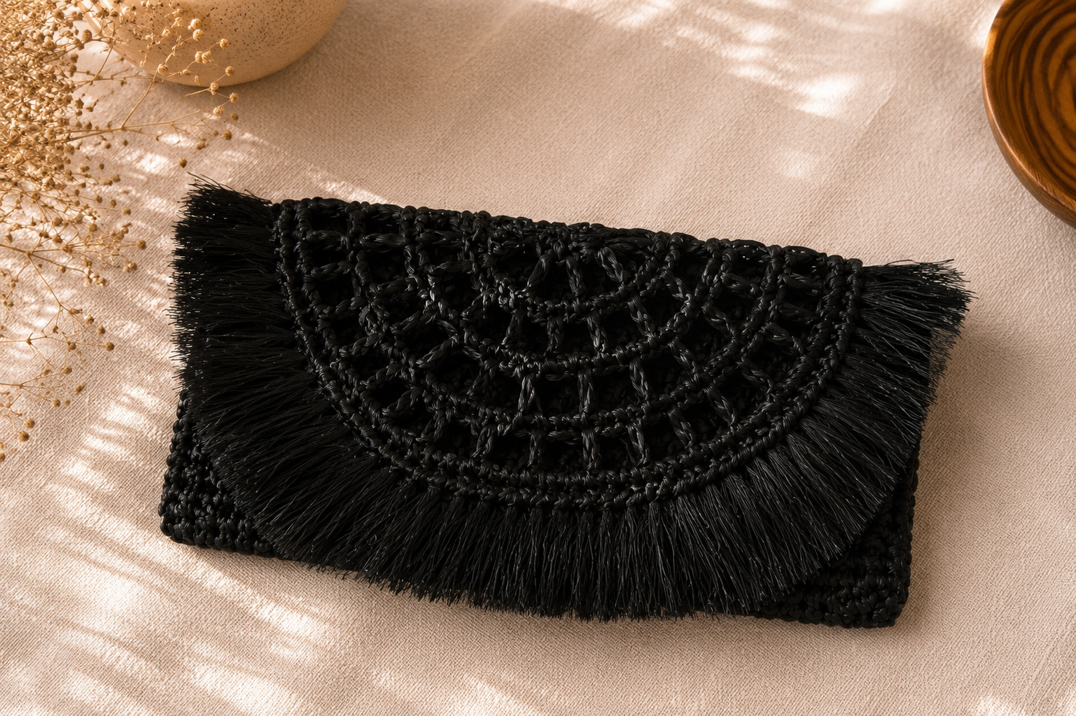 Black Handwoven Raffia Clutch Bag – Artisan Boho Pochette - immagine 3