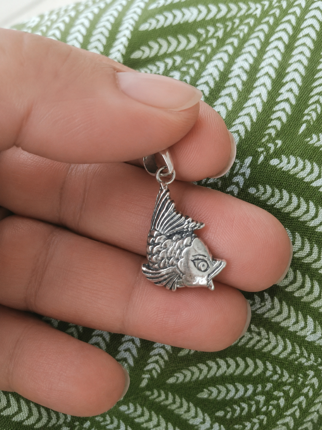 Sterling Silver Fish Pendant – Artisan Ocean-Inspired Jewelry - immagine 5