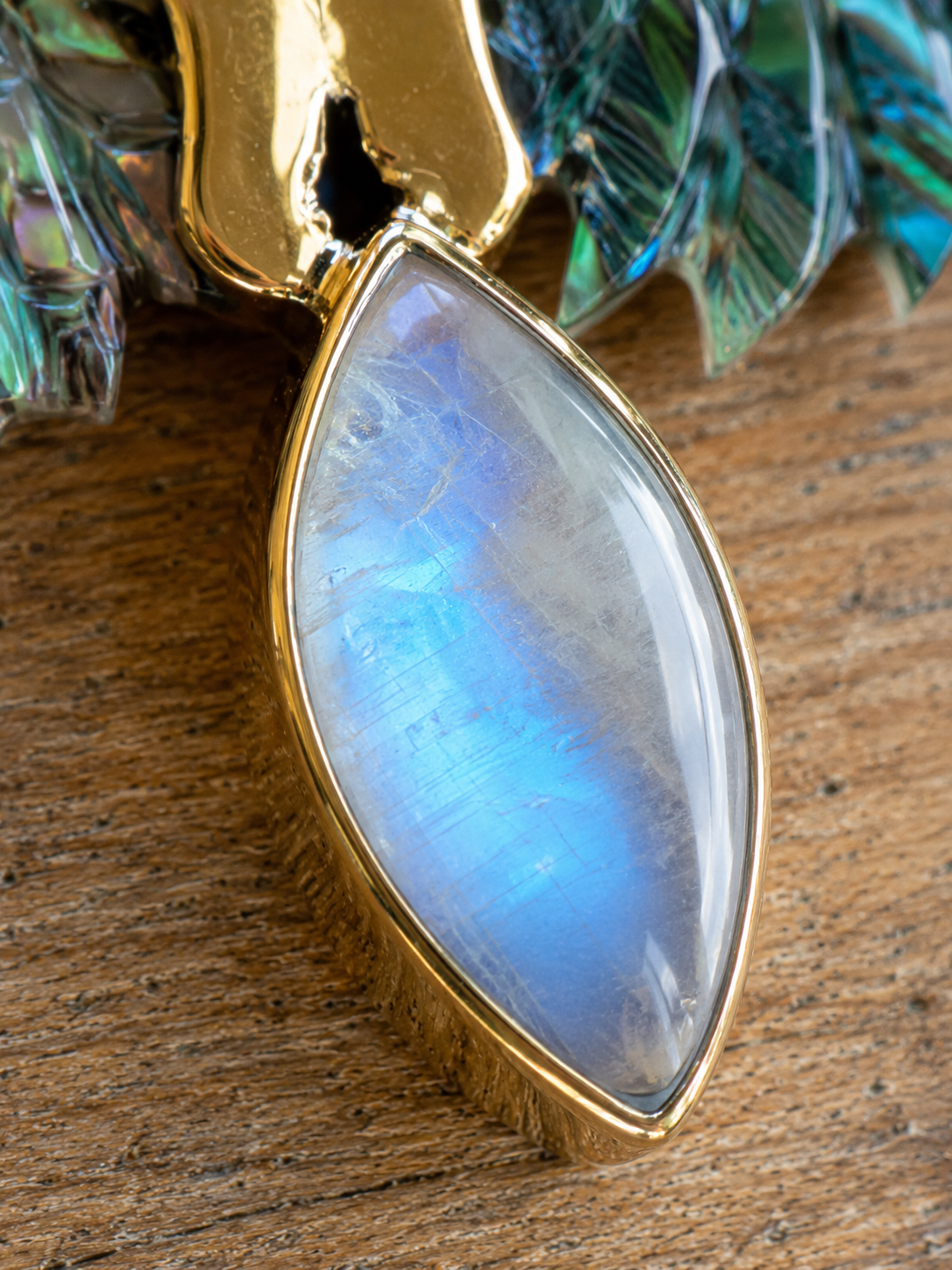 Handcrafted Brass Wing Pendant with Abalone, Labradorite & Moonstone – Artisan Statement Jewelry – Boho Wing Pendant - immagine 6